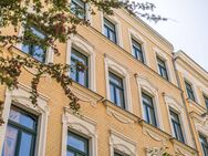 saniert I Balkon I Tageslichtbad mit Wanne I geräumige Küche mit Einbauküche I Aufzug - Leipzig