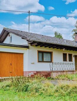 Bungalow-Stil, renovierungsbedürftig, attraktives großes Grundstück. Bitte Details lesen! - Königsfeld (Schwarzwald)