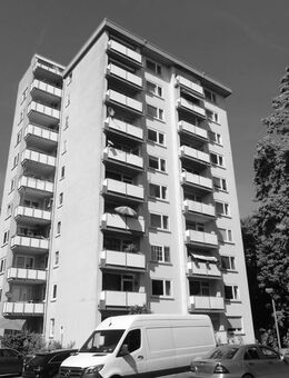 Grandioser Skyline-Blick! Lichtdurchflutete Wohnung in zentraler Lage! - Offenbach (Main)