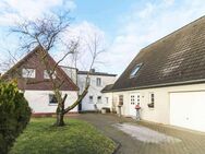 Viel Platz und Potential: Paket aus 2 Einfamilienhäusern mit Garten und Garage in Stralsund - Stralsund