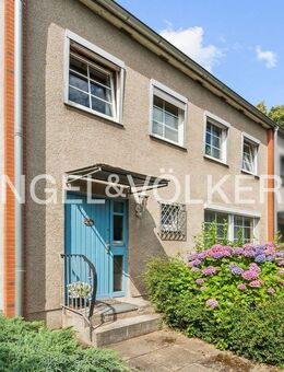 CHARMANTES REIHENMITTELHAUS MIT GEPFLEGTEM GARTEN UND GARAGE - Salzgitter