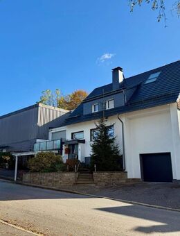 ALLES NEU: 625 M2 GESAMTFLÄCHE - MÖBLIERTES MEHRFAMILIENHAUS, LAGERHALLE- EINZUGSBEREIT !!! - Iserlohn