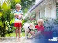 Spielende Kinder im eigenem Garten - was gibt es schöneres - Hofheim (Taunus)