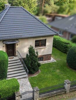 Charmanter, bezugsfreier Bungalow mit Ausbaupotenzial im Dachgeschoss und großem Garten in Falkensee - Falkensee