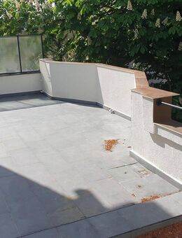 3 Zimmer Wohnung Fackenburger Allee, 1 Monat Mietfrei - neu saniert. + riesige Dachterrasse(+Sonne) + 1.OG + tolle Wohnung - Lübeck