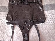 Romwe Plus Goth sexy schwarzer Kunstleder Bodysuit mit Harness Größe 4XL in 89518