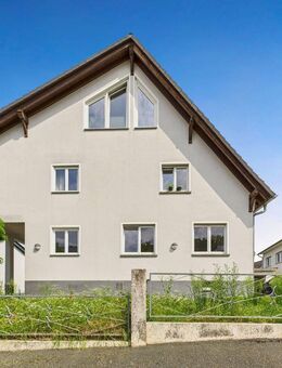 Panoramablick inklusive - Zweifamilienhaus mit Terrasse, Balkon und großem Grundstück in Bad Vilbel - Bad Vilbel