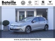 VW Golf, 1.5 TSI VIII Move, Jahr 2023 - Jülich