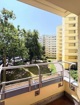 Sofort BEZUGSFREIE 2-Zi.-Whg. + Sonnen-Loggia + EBK + Lift + modernisiert in REINICKENDORF - Berlin