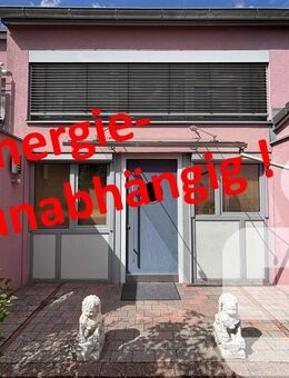 Stilvolles Einfamilienhaus mit Doppelgarage in Postbauer-Heng - Postbauer-Heng (Markt)