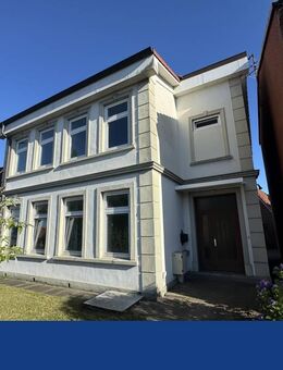 Zweifamilienhaus mit großem Grundstück in Uetersen - Uetersen