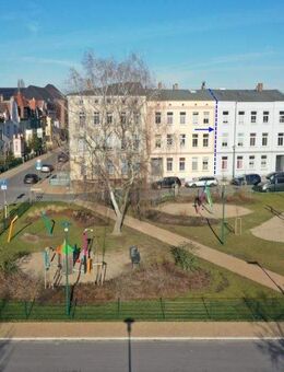 Charmante 3-Raum-Dachgeschosswohnung mit offener Einbauküche in zentraler, ruhiger Lage - Güstrow