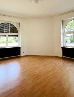 **Erdgeschosswohnung mit hohen Decken und Stuck** - Solingen (Klingenstadt)