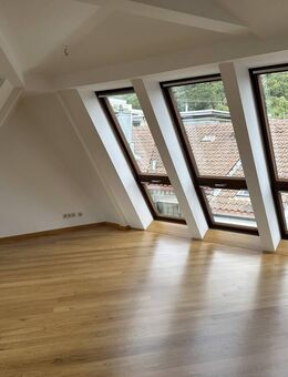 Zentrumsnahe Wohnung über den Dächern von Geislingen mit wunderschönem Ausblick über die Fünftälerstadt! - Geislingen (Steige)