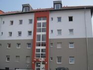 Toll ausgebaute 2 - Zimmer Dachgeschoss Wohnung mit Einbauküche in modernisierter Wohnanlage! - Regensburg