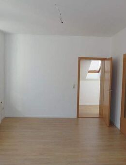 Kleine Singlewohnung mit neuem Laminatboden und Dusche * ruhiges Hinterhaus - Meißen