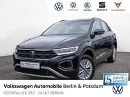 VW T-Roc, 1.5 TSI Life, Jahr 2023 - Berlin