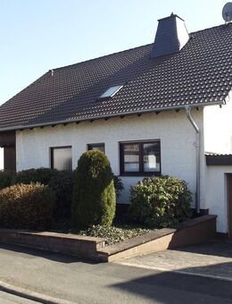 Drei Wohnungen, ein Zuhause: Einfamilienhaus mit hervorragenden Mietmöglichkeiten! - Vellmar