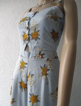 NEU mit ETIKETT * Blumen * Blüten * Flower- Power * Jumpsuit * Einteiler * Overall "BLUE VANILLA" Gr. 36- 38/ S * himmel- hell - rauch- blau * weiß * gelb * grün * hell-braun * - Riedlingen