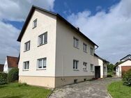 Renovierungsbedürftiges Zweifamilienhaus in Wackersdorf - Wackersdorf