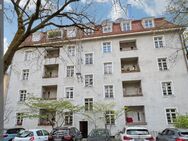 Renovierungsbedürftige 3,5-Zimmer-Wohnung im 4. Obergeschoss eines denkmalgeschützten Altbaus - München