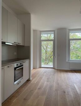 Helle 3-Zimmer-Wohnung mit Echtholzparkett, Einbauküche, großem Balkon und TG-Stellplatz (provisionsfrei) - Amberg