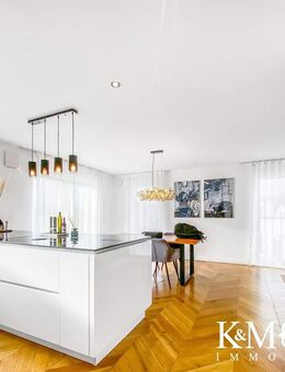 Stil trifft Effizienz: Modernes Haus mit hochwertiger Küche und viel Licht - Kruft