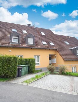 Gepflegte und lichtdurchflutete 1-Zimmer Dachgeschosswohnung im schönen Kulmain - Kulmain