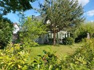 Attraktives, freistehendes Einfamilienhaus mit Keller und 2 Garagen zu verkaufen! - Bielefeld