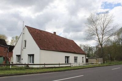 Ländliches Einfamilienhaus mit großem Garten