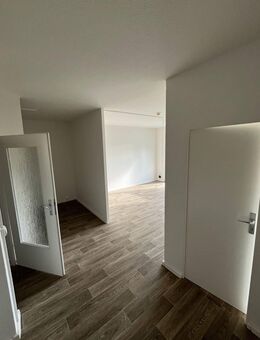 *Frisch saniert für die kleine Familie! - Herrliche 3-Raum-Wohnung in beliebter Wohnlage* - Chemnitz