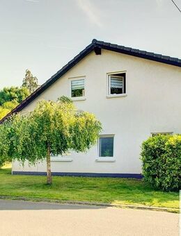Geräumiges Ein- bis Zweifamilienhaus mit Traumblick in die Natur! - Döttesfeld
