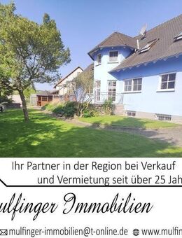 Zweifamilienhaus in Ortsrandlage mit Doppelgarage, Pool und gehobener Ausstattung - Heroldsbach