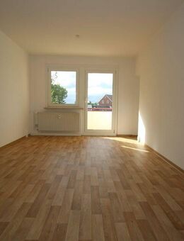 **Renovierte 2-Zimmer-Wohnung im Erdgeschoss / Hochparterre zu vermieten** - Rosenbach (Vogtland)