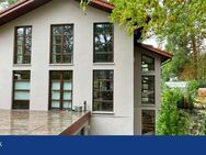 Exklusives Wohnanwesen: Einfamilienhaus mit Einliegerwohnung und bezauberndem Nebengebäude - Glienicke (Nordbahn)