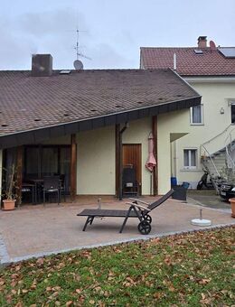 Modernes Einfamilienhaus mit Garten, Terrassen und Garage in schöner Lage von Efringen-Kirchen - Efringen-Kirchen