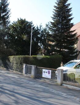 3-Familienhaus mit großer Scheune und Garagen in Nbg. Großgründlach - Nürnberg