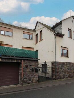 Willkommen zuhause: Renovierungsbedürftiges 7-Zi.-EFH mit Terrasse, Balkon und einer Garage - Oberdiebach