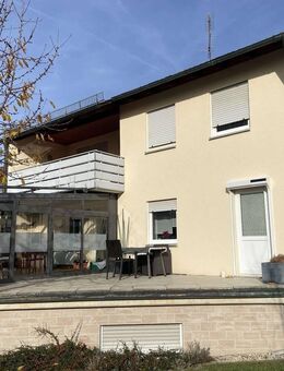 Freistehendes Wohnhaus mit Einliegerbereich, Doppelgarage und attraktivem Außenbereich - Forchheim (Bayern)