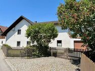 Gepflegtes Wohnhaus auf großem Grundstück in Osterhofen - Osterhofen
