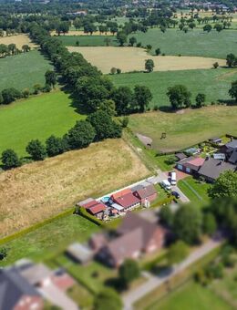 Ebenerdiges Einfamilienhaus mit Blick auf Felder und Wiesen - Aurich