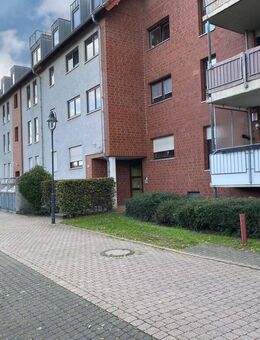 Vermietete Dachgeschosswohnung mit Balkon und Stellplatz - Grevenbroich