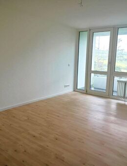 Modernisierte 3-Zimmer-Wohnung mit Balkon und hervorragender Lage - 81 m² - Hamm (Sieg)