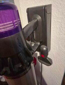 Dyson v11 defekt mit Zubehör - Essen