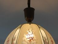 Deckenlampe mit Weißglas und Blumendeko - Bad Belzig