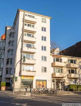 Vacant apartment with balcony in the middle of Kreuzberg - Berlin
