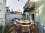 Elegant und urban: Stilvolles Townhouse im historischen Innenhof - München