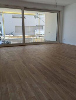 Erdgeschosswohnung mit überdachter Terrasse und Garten - Steinheim (Murr)