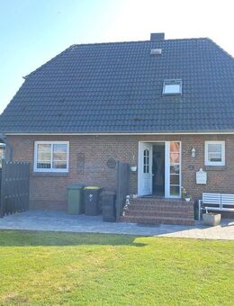 Gepflegtes Einfamilienhaus mit Einliegerwohnung, PV-Anlage, Speicher, Carport, Terrasse, Gartenteich - Wanderup