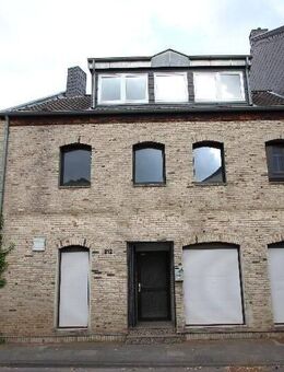 Wohn-u.Geschäftshaus im Zentrum von Köln-Porz ca. 220 m² Nutzungsänderung in 2-3 Wohnungen möglich. - Köln